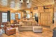 Others Cabin on Table Rock Lake w/ Hot Tub & Fire Pit!