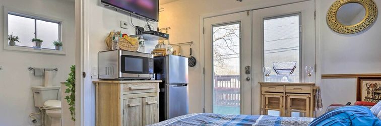 其他 Central Elmont Studio w/ Great Outdoor Space!