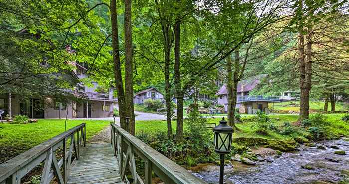 Others Chalet Retreat: Cozy Cabin w/ On-site Creek!