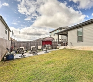 Others 6 Charming Home Near Austin w/ Grill & Porch!