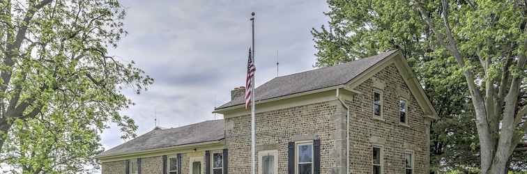 Lain-lain Historic Ottawa Lake House: Deck, Barn + 96 Acres!