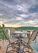 Imej utama Lake of the Ozarks Condo w/ Deck, Pool, & Views!