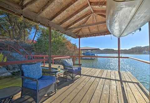 Lainnya Lakefront Getaway w/ Boat Dock, Canoe, Grill!