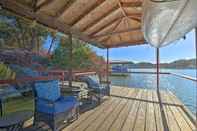 Lainnya Lakefront Getaway w/ Boat Dock, Canoe, Grill!