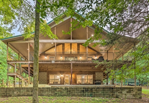 Others Lakefront Hideaway in Scranton: Spacious Deck