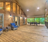 อื่นๆ 2 Lakefront Hideaway in Scranton: Spacious Deck