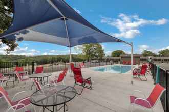Others 4 Luxe Table Rock Lake Vacation Rental With Hot Tub!