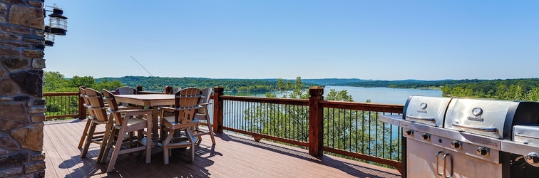 อื่นๆ Luxe Table Rock Lake Vacation Rental With Hot Tub!