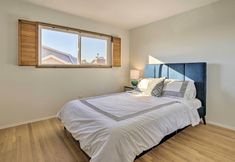 Others 3 Oceanside Home w/ Patio & Grill, Walk to Beach!