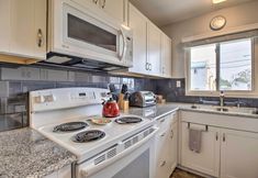 Lain-lain 6 BBQ Ready w/ Patio: Walkable Carson City Duplex