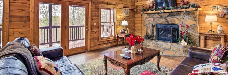 Others Sevierville Cabin w/ Private Outdoor Hot Tub