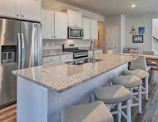 Others 2 Spacious Ocean View Townhome: 3 Mi to Beach!