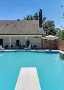 Imej utama Stunning Baton Rouge Home Rental w/ Private Pool!