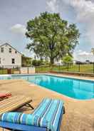 Imej utama Cozy Missouri Retreat w/ Pool, Pond & Fire Pit!