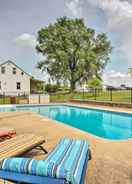 Imej utama Cozy Missouri Retreat w/ Pool, Pond & Fire Pit!