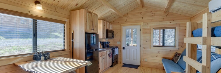 อื่นๆ Streamside Bryson City Cabin Rental - Grill & Games