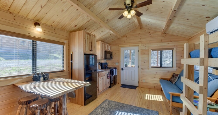 Others Streamside Bryson City Cabin Rental - Grill & Games