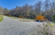 อื่นๆ 6 Streamside Bryson City Cabin Rental - Grill & Games