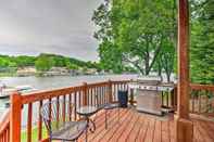 อื่นๆ Waterfront Lake Ozark Home w/ Decks, Fire Pit