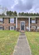 Imej utama Bluefield Home w/ Covered Deck - Near Parks!