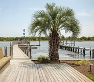 Others 6 Beaufort Townhome w/ Game Room: 8 Mi to Beaches!