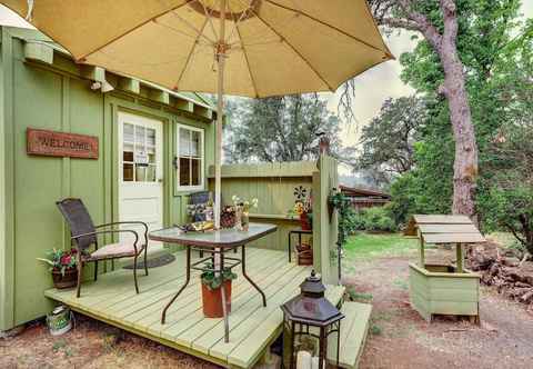 Others Charming Tiny Home w/ Deck & Pond Access!