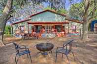 Lainnya Cabin in Helotes Hill Country ~ 9 Mi to Old Town!