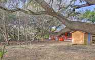 Lainnya 3 Cabin in Helotes Hill Country ~ 9 Mi to Old Town!