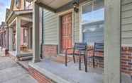 Others 4 Chic Springdale Townhome Near Dining & Sports