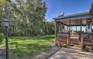 อื่นๆ 4 Charming Burdett Home With Grill, Gazebo + Yard