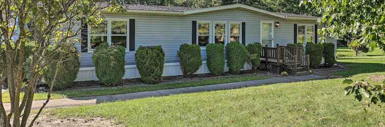 อื่นๆ Charming Burdett Home With Grill, Gazebo + Yard