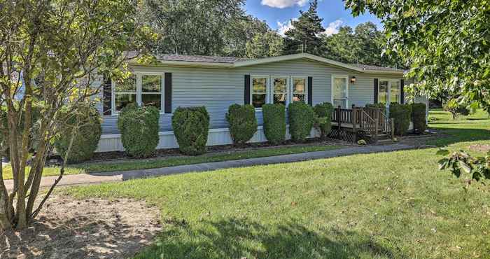 อื่นๆ Charming Burdett Home With Grill, Gazebo + Yard