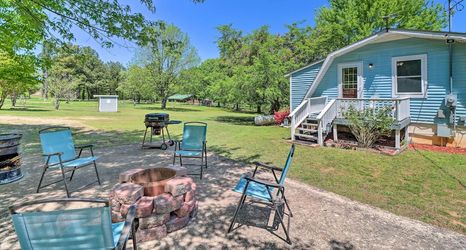 Others 2 Charming Cabin in Mountain View w/ Deck!