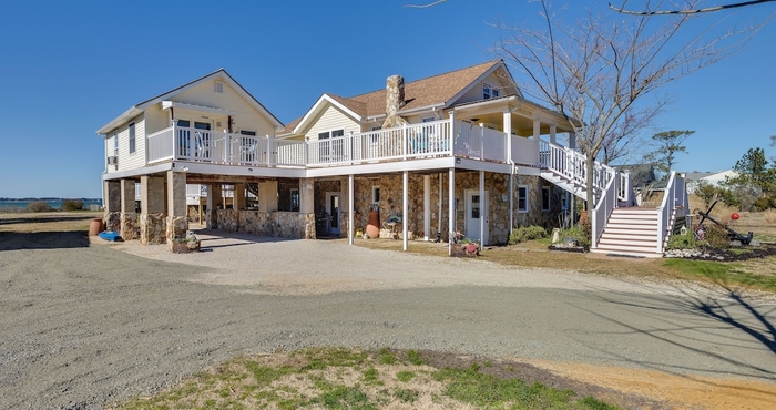 Others Welcoming Cottage w/ Outdoor Pool & Water Views!