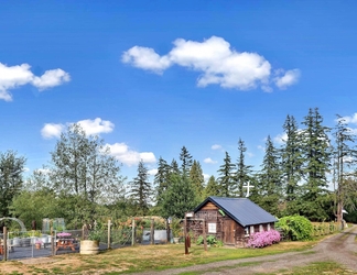 Others 2 Cozy Ferndale Studio on 20-acre Working Farm!