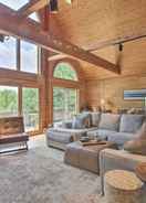 Imej utama Elegant & Quiet Maine Escape w/ Sauna & Deck!