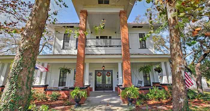 Lainnya Historic Huntington Home w/ Pond & Flower Gardens!