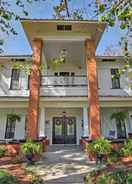 Imej utama Historic Huntington Home: 1000 Acres & Lake View!