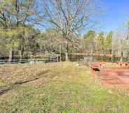 Others 5 Farmhouse Cottage on 10 Acres: Trails On-site