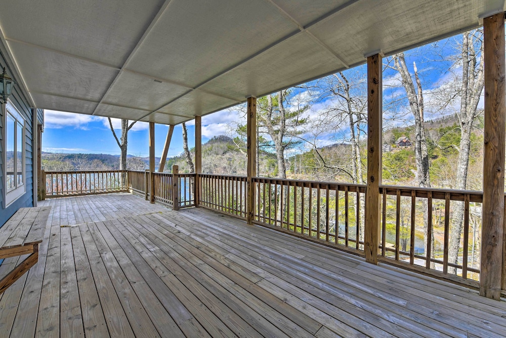 Others 4 Grand Glenville Retreat: Lake Views & Deck