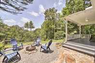 Lain-lain Enchanting Bryson City Cottage w/ Mtn Views!