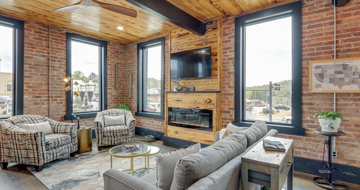 Others Luxurious Downtown Murphy Vacation Rental Loft!