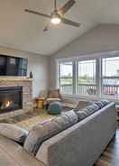 Imej utama Modern Ocean Shores Home w/ Fire Pit!