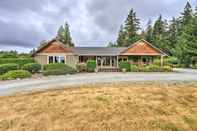 อื่นๆ Peaceful Ranch-style Camano Home on 5 Acres!