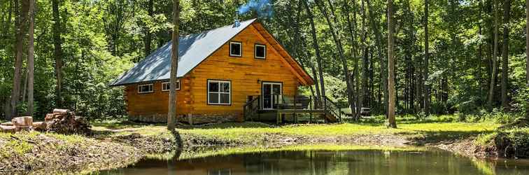 Others Lyndhurst Cabin on Farm w/ Pond & Stocked Stream!