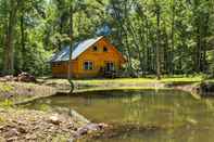 Others Lyndhurst Cabin on Farm w/ Pond & Stocked Stream!