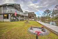 Lain-lain Springfield Riverfront Cabin w/ Boat Dock!