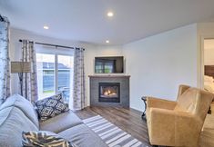 Others 4 Updated Port Orchard Home, Walk to Waterfront