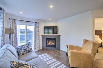 Others 4 Updated Port Orchard Home, Walk to Waterfront