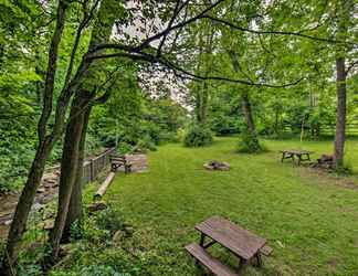 Others 2 Tranquil Creekside Tiny Home in Dutch Country